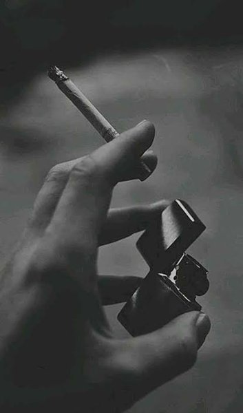 عکس مرد سیگاری جذاب با کیفیت بالا