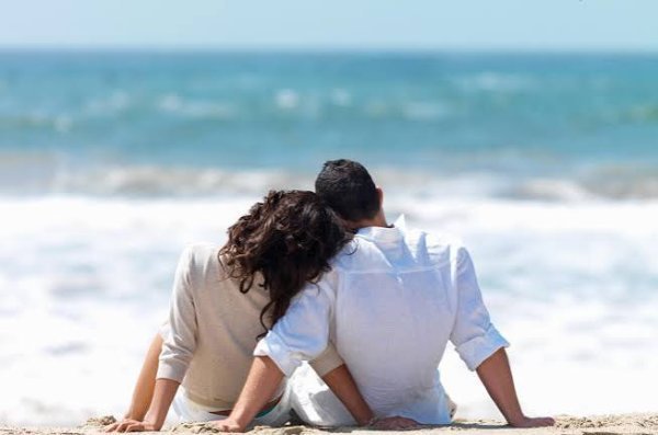  عکس رمانتیک بوسه کنار دریا