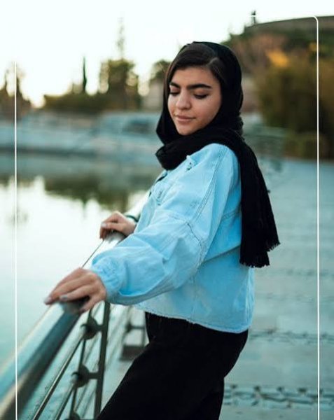  عکس زن با مایو توری