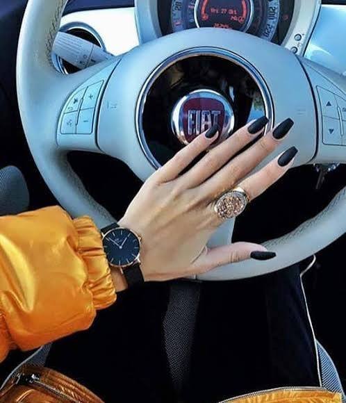  عکس زن با مایو توری در استخر