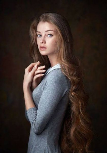  عکس مدل زن با موهای بلوند و چهره زیبا