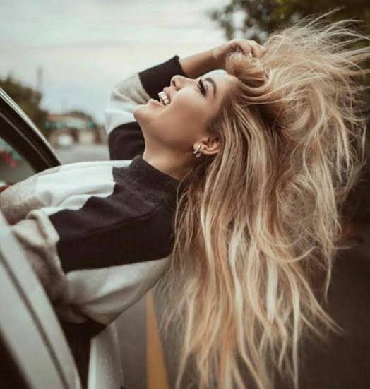  عکس مدل زن با موهای بلوند و چهره زیبا