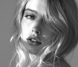  عکس مدل زن با موهای بلوند و چهره زیبا