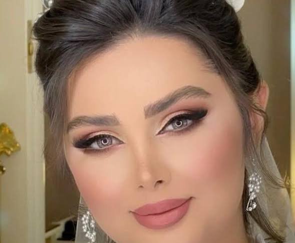  عکس مدل زن با آرایش هنری و کیفیت بالا