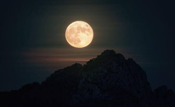  عکس ماه کامل در آسمان شب با کیفیت بالا