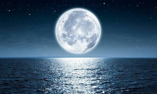  عکس ماه کامل در آسمان شب با کیفیت بالا