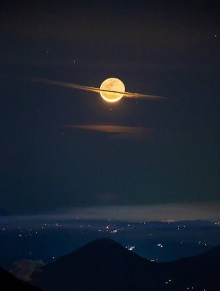  عکس ماه کامل در آسمان شب با کیفیت بالا